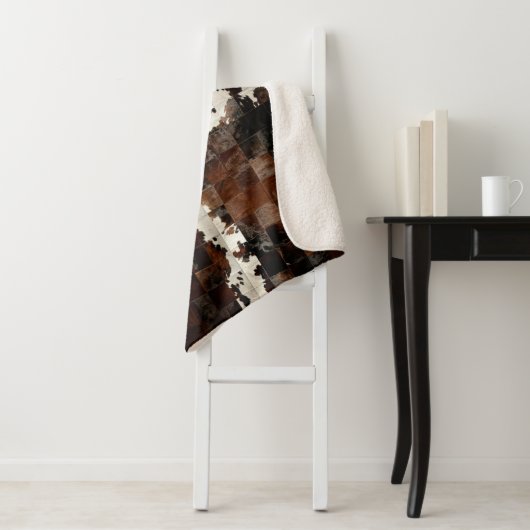 Rustiek Bruin Patchwork Koeienhuid Sherpa Deken (In situ)