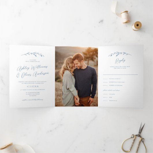 Rustiek Dusty Blue Wildflower Boho Foto Bruiloft Drieluik Uitnodiging (Binnen)