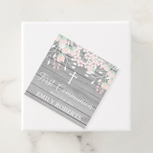 Rustiek grijs hout blozen bloesem eerste communie bedankjes labels (In situ)