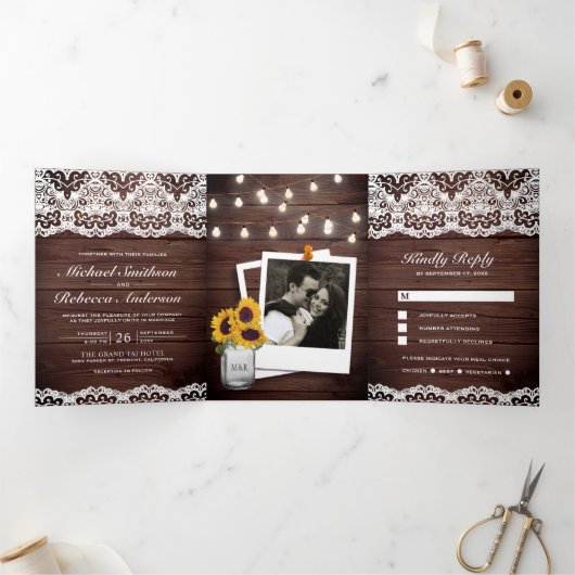 Rustiek Hout Country Lace String Lights Wedding Drieluik Uitnodiging (Binnen)