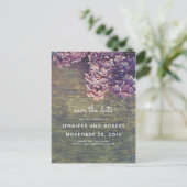 Rustiek Hout en Paarse Lilacs Floral Save the Date Aankondigingskaart (Staand voorkant)