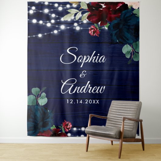 Rustiek Hout Marsala & Navy Blauwe Bloemen Wandkleed (In situ)