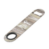 Rustiek Hout Monogrammed Speed Bottle Opener Speed Flessenopener (Voorkant Gekanteld)