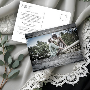 Rustiek hout romantische foto verloofd paar bruilo briefkaart