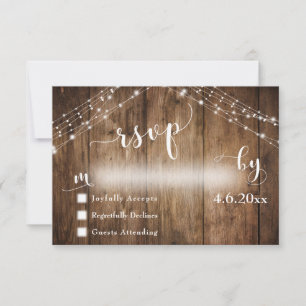 Rustiek hout & verlichting met bruiloft kalligrafi RSVP kaartje