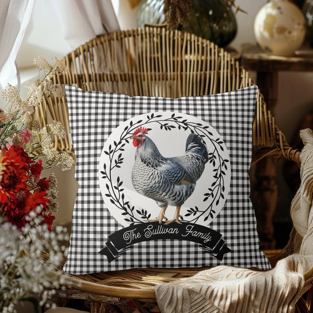 Rustiek Land Rooster Kip BW Gingham Cheques Kussen (Rustic Country Rooster Chicken Black and White Gingham Checks Farm Family Name Throw Pillow)