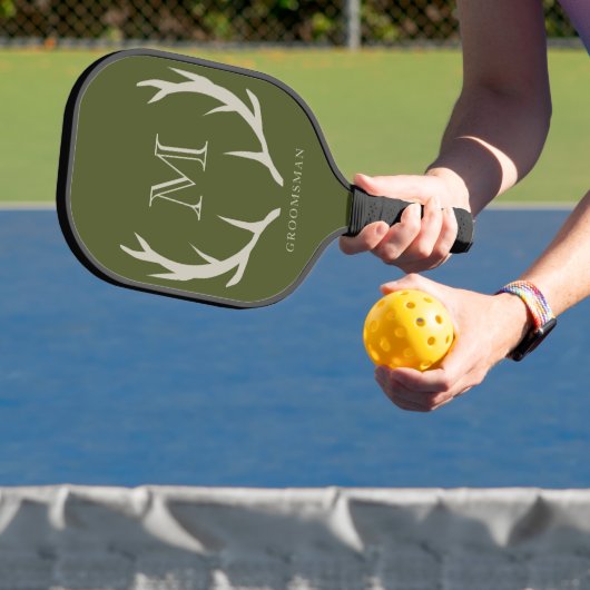 Rustiek Leger Groen Antler Custom Groomsmen Gift Pickleball Paddle (Insitu)