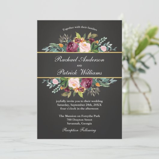 Rustiek schoolbord en bloemen bruiloft uitnodiging (Staand voorkant)