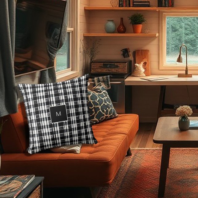 Rustiek zwart wit buffel plaid monogrammed kussen (Rustic black white buffalo plaid monogrammed throw pillow. You can add your own monogram.)