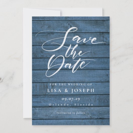 Rustieke Blauwe Houten Elegante Scriptie Bruiloft Save The Date (Voorkant)