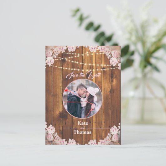 Rustieke Bloemen Lichte String Hout Save the Date Aankondigingskaart (Staand voorkant)