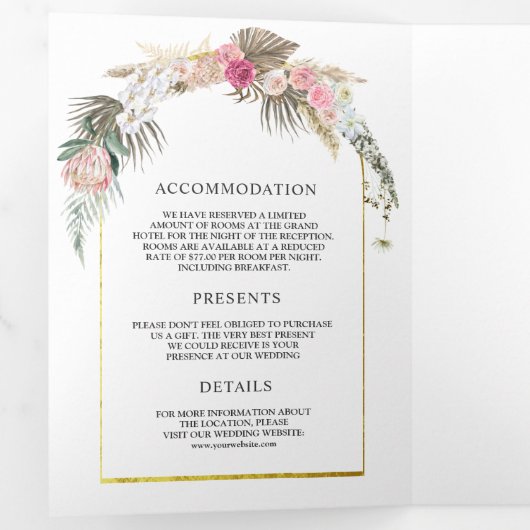 Rustieke Blush Roze Bloemen Boho Pampas Arch Bruil Drieluik Uitnodiging (Binnenzijde eerst)