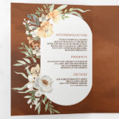 Rustieke Boho aardse perzik bloemige terracotta br Drieluik Uitnodiging (Binnenzijde eerst)