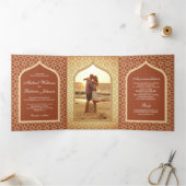 Rustieke Boho Indiase Lattice Arch Terracotta brui Drieluik Uitnodiging (Binnen)