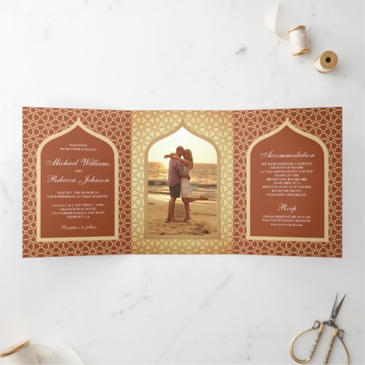 Rustieke Boho Indiase Lattice Arch Terracotta brui Drieluik Uitnodiging (Binnen)