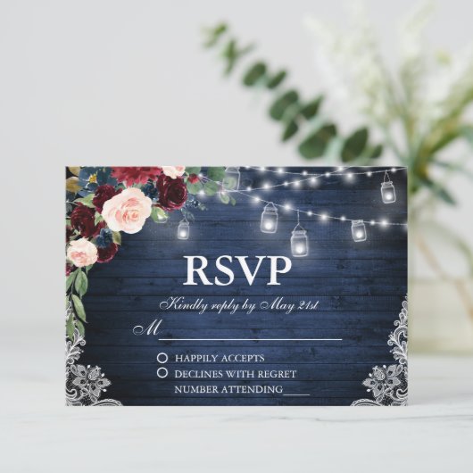 Rustieke bruiloft houten potten blauw bordeaux blo RSVP kaartje (Staand voorkant)