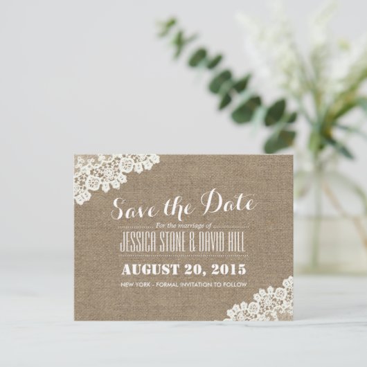 Rustieke bruiloft  Laced Burlap Aankondigingskaart (Staand voorkant)