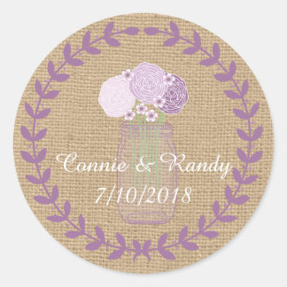 Rustieke Burlap en Paarse Mason Jar Flowers Bruilo Ronde Sticker