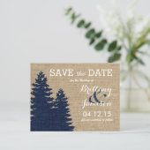 Rustieke Burlap Pine Bomen Winter Save the Date Aankondigingskaart (Staand voorkant)