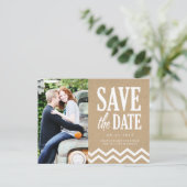 Rustieke Chevron en Kraft papier Bewaar de datum Aankondigingskaart (Staand voorkant)