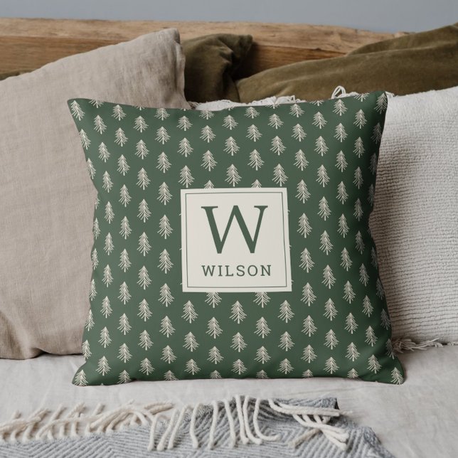Rustieke dennenbomen Familienaam Monogram Kerstmis Kussen (Creator heeft geüpload)