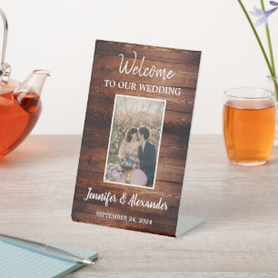Rustieke donkere schuur hout Welkom trouwfoto Reclamebord Met Voetstuk