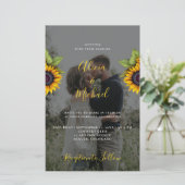 Rustieke foto QR RSVP budget bruiloft uitnodiging (Staand voorkant)