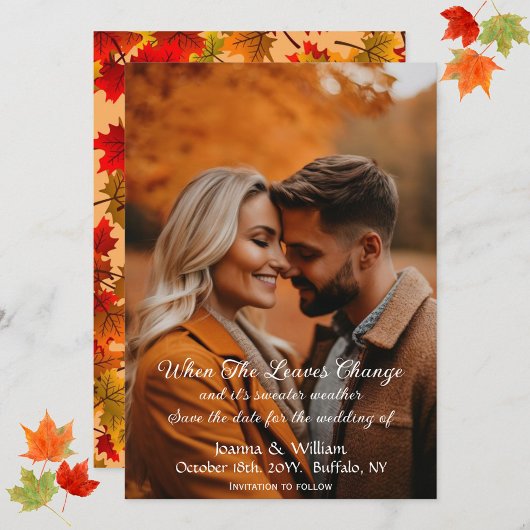 Rustieke herfstbruiloft met herfstbladeren save the date
