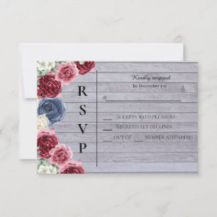 Rustieke houten achtergrond met bloemen RSVP kaartje