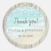 Rustieke Houten Strijklichten Strand Bruiloft Ronde Sticker (Voorkant)