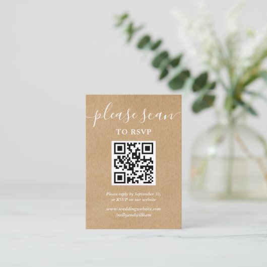 Rustieke Kraft Script RSVP QR Code Foto Informatiekaartje (Staand voorkant)