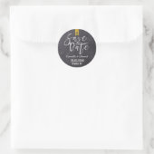 Rustieke krijtbord typografie goud Save the Date Ronde Sticker (Tas)