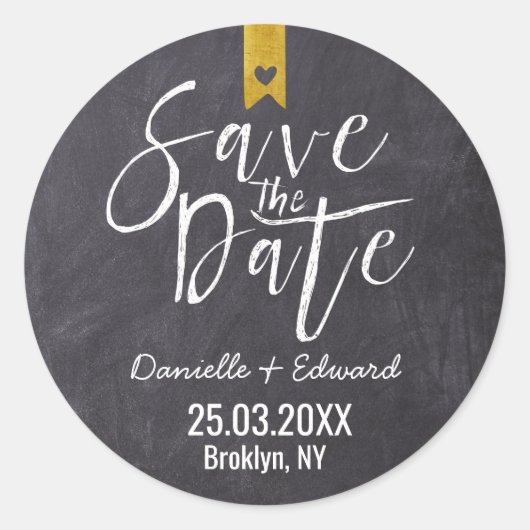 Rustieke krijtbord typografie goud Save the Date Ronde Sticker (Voorkant)