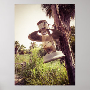 Rustieke  Lantaarn Hangen Buitenshuis in Natuur Poster