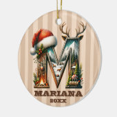 Rustieke Letter M Kerst met Gezellige Cabin Charm Keramisch Ornament (Links)