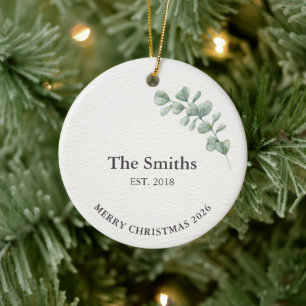 Rustieke luxe sagegroene gegraveerde familienaam  keramisch ornament