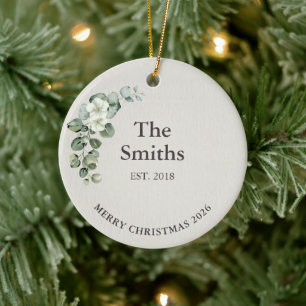 Rustieke luxe sagegroene gegraveerde familienaam  keramisch ornament