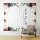 Rustieke Marsala Bloem Bruiloft Foto Booth Achterg Wandkleed (In Situ (horizontaal))