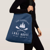Rustieke meerhuis familienaam boot roeispanen bome crossbody tas (Dichtbij)