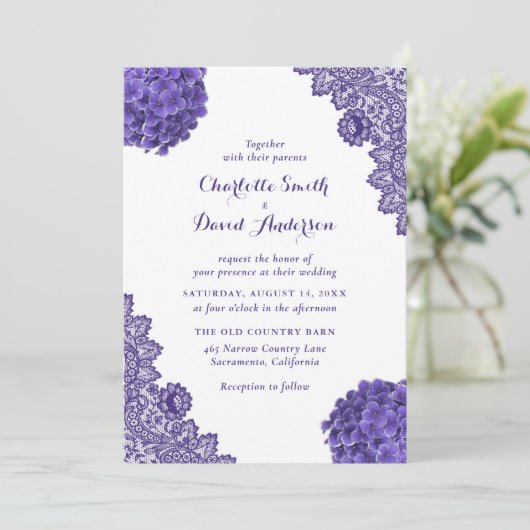 Rustieke Paarse Bloemen Kant Huwelijksuitnodiging Kaart (Staand voorkant)