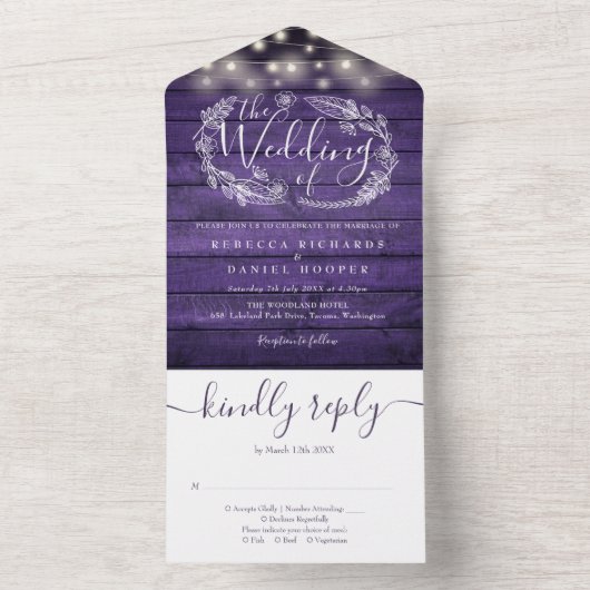 Rustieke paarse houten slingerlichtjes bloemige br all in one uitnodiging (Binnen)