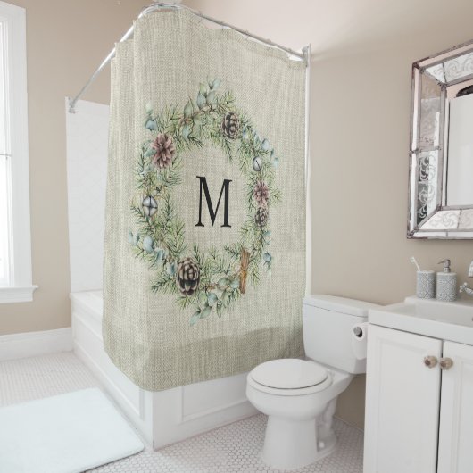 Rustieke Pine Cone Krans Monogrammed Boerderij Douchegordijn (In situ)