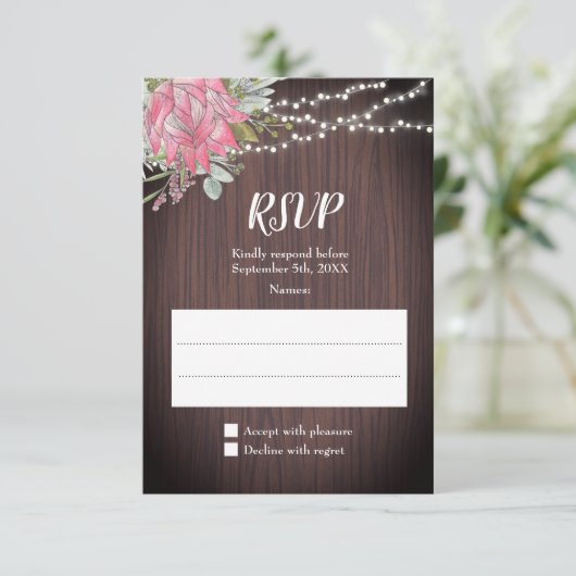 Rustieke Protea Eucalyptus Lights Houten Bruiloft RSVP Kaartje (Staand voorkant)