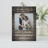 Rustieke schuur hout string verlichting bruiloft d bedankkaart (Staand voorkant)