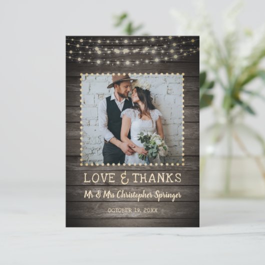 Rustieke schuur hout string verlichting bruiloft d bedankkaart (Staand voorkant)