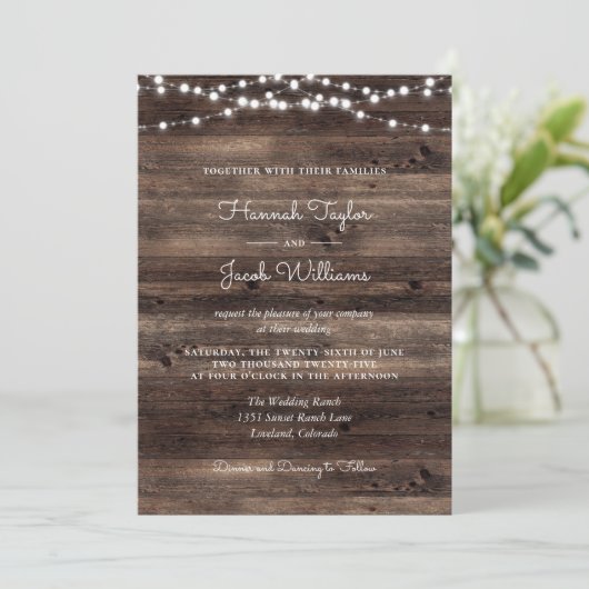 Rustieke schuur houten slingerlichten huwelijksuit kaart (Staand voorkant)