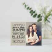 Rustieke Typografie Trouwfoto Save the Date Aankondigingskaart (Staand voorkant)