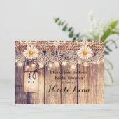 Rustieke verlichte metseljars met madeliefjes brui kaart (Staand voorkant)