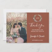 Rustieke waterverf verlaat monogram foto bruiloft bedankkaart (Voorkant)