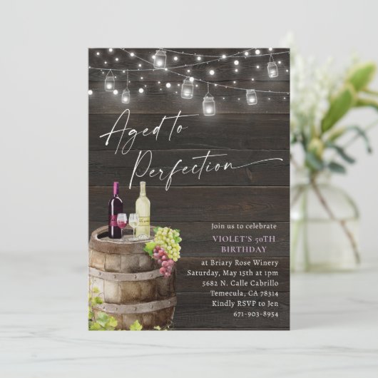 Rustieke wijngaard wijn verjaardag, verouderd tot kaart (Staand voorkant)